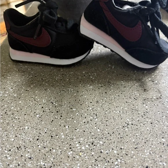 Nike Kids Black and Dark Red Sneakers - Picture 2 of 9